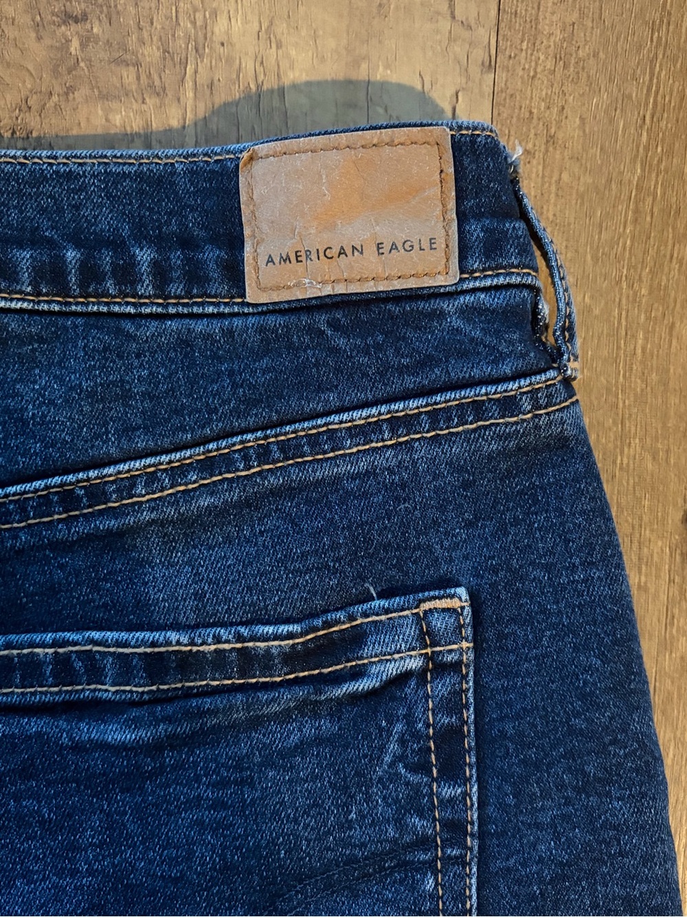 American Eagle Strigid Relaxed Denim Shorts Sz 8 Dark Wash Raw Hem - Picture 10 of 12